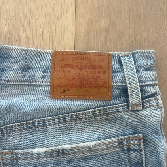 Levi’s 501 High waisted shorts size 26 - Picture 3 of 4